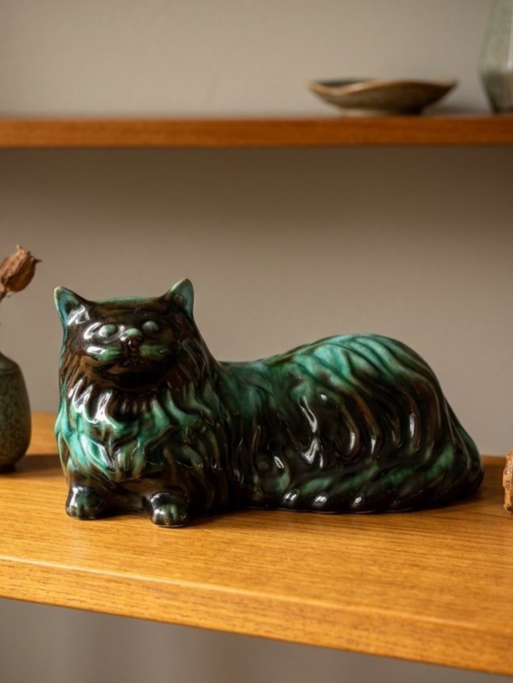 Vintage Blue Mountain Pottery Persian cat 
green drip glaze
Like new
Majestic